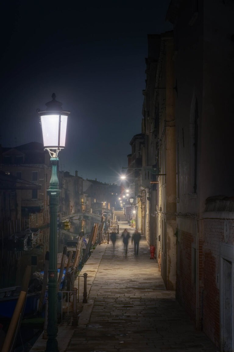 The way home - Venice at night